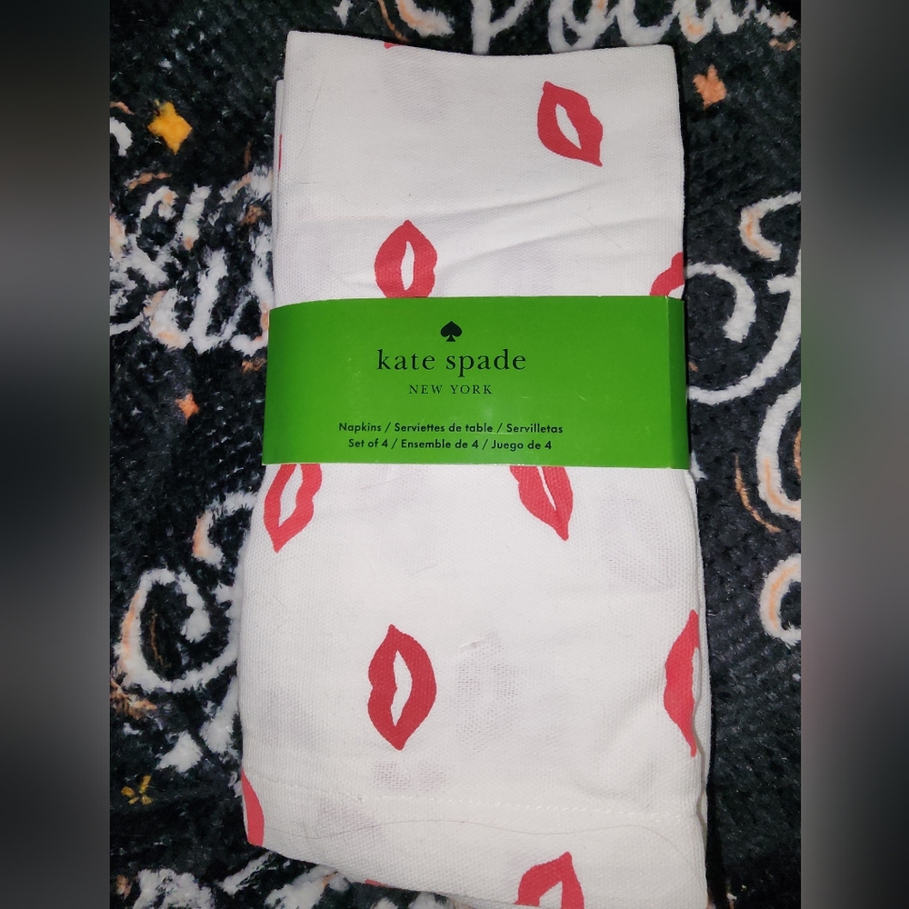 ✨️💋NWT KATE SPADE KISS 💋 CLOTH NAPKINS / DECOR/4pcset💋✨️